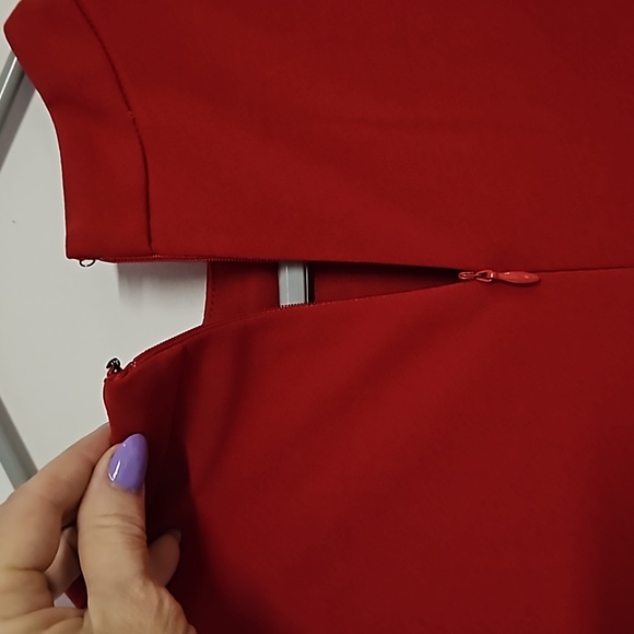 Vibrant red top with capped sleeves and asymmetrical bottom. Size xl. - Picture 3 of 5